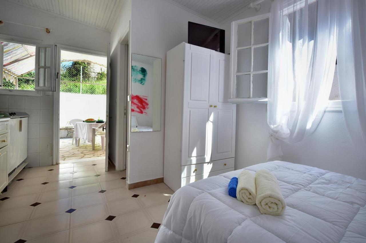 Merlyn Rooms Into The Nature, 100M From The Beach Dafnila エクステリア 写真