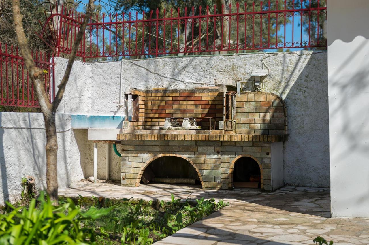 Merlyn Rooms Into The Nature, 100M From The Beach Dafnila エクステリア 写真